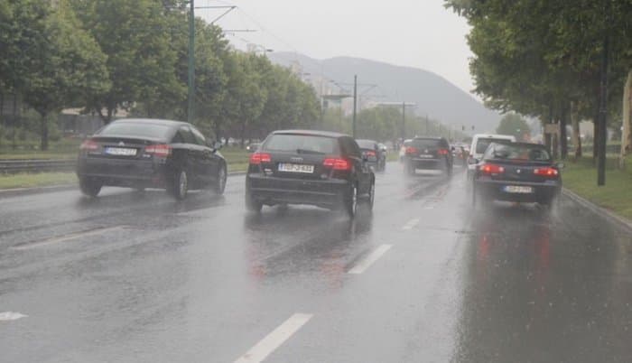 Pojačana frekvencija vozila, mokar kolovoz