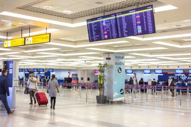 Došla iz Grčke avionom u Beograd pa morala birati PCR ili karantin: Drug bio autom i ništa