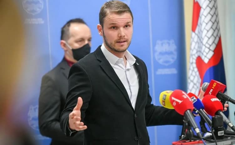Besplatni udžbenici za sve osnovce u Banjoj Luci, Stanivuković potpisao ugovor o nabavci