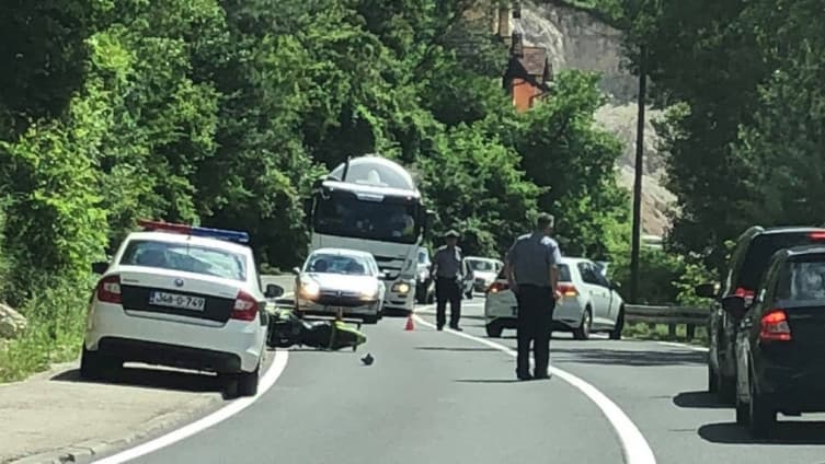 Nova tragedija na putevima u BiH: Motociklista izdahnuo na putu prema mostarskoj bolnici