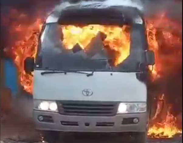 U Somaliji u zrak dignut kombi, četiri fudbalera poginula