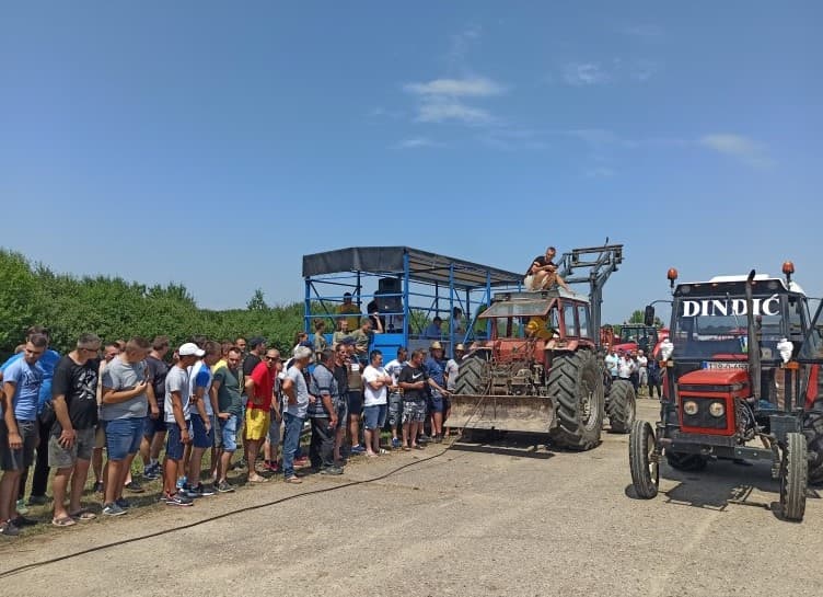 Najboljim traktoristima uručene su simbolične nagrade - Avaz