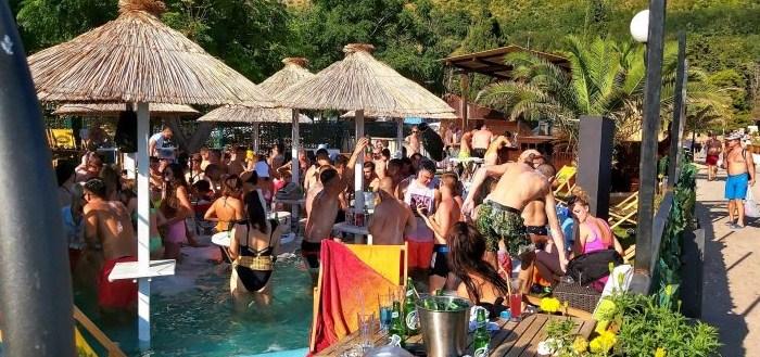 U Budvi potpuni haos: Plaže pune, svi smještaji popunjeni
