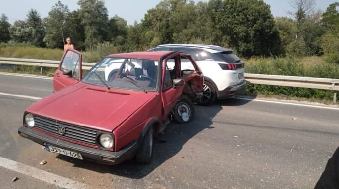 Nesreća u mjestu Zlavlast: Sudarila se dva Golfa, ima povrijeđenih