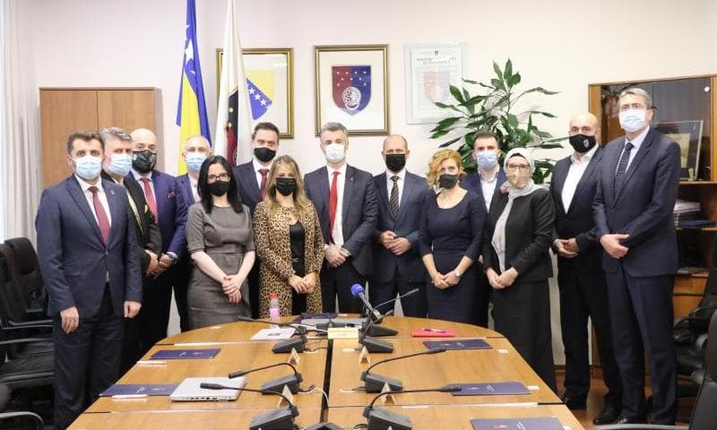 Članovi Vlade KS vakcinisali se Pfizerom još prije mjesec: Nekim ministrima tehničari dolazili u kabinete, na noge