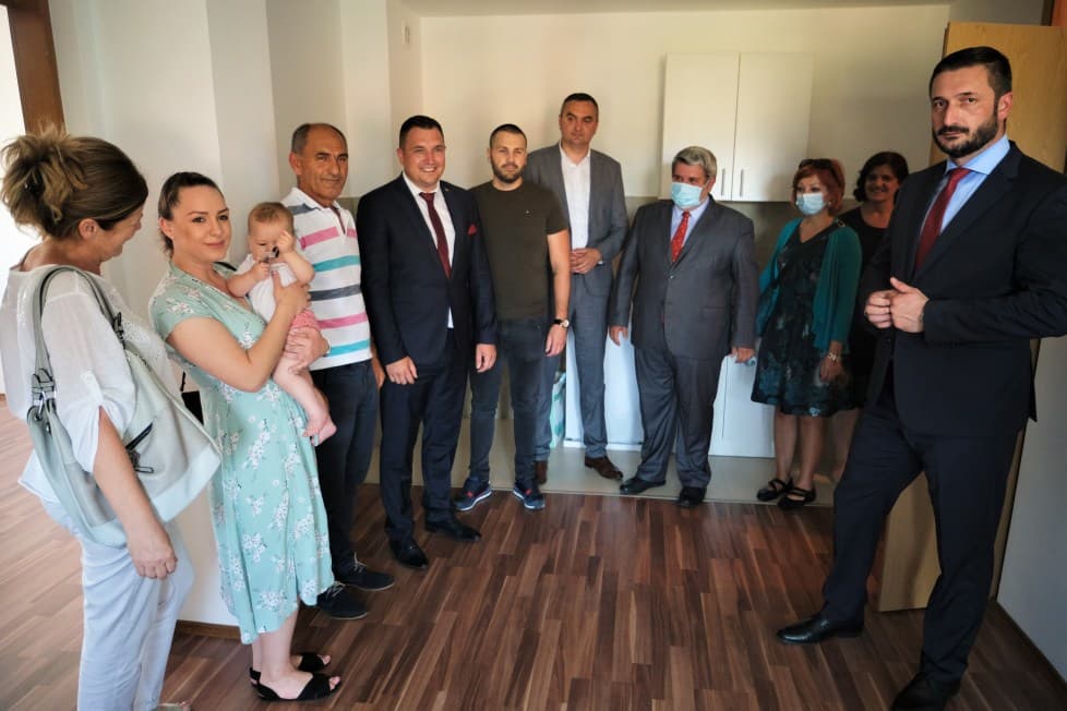 Prijedor: 32 porodice dobile nove domove