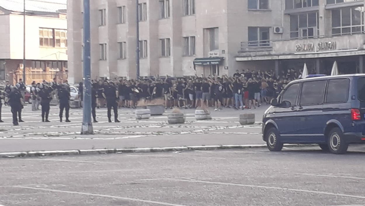 "Avaz" na licu mjesta: Najvatreniji navijači Veleža stigli vozom iz Mostara