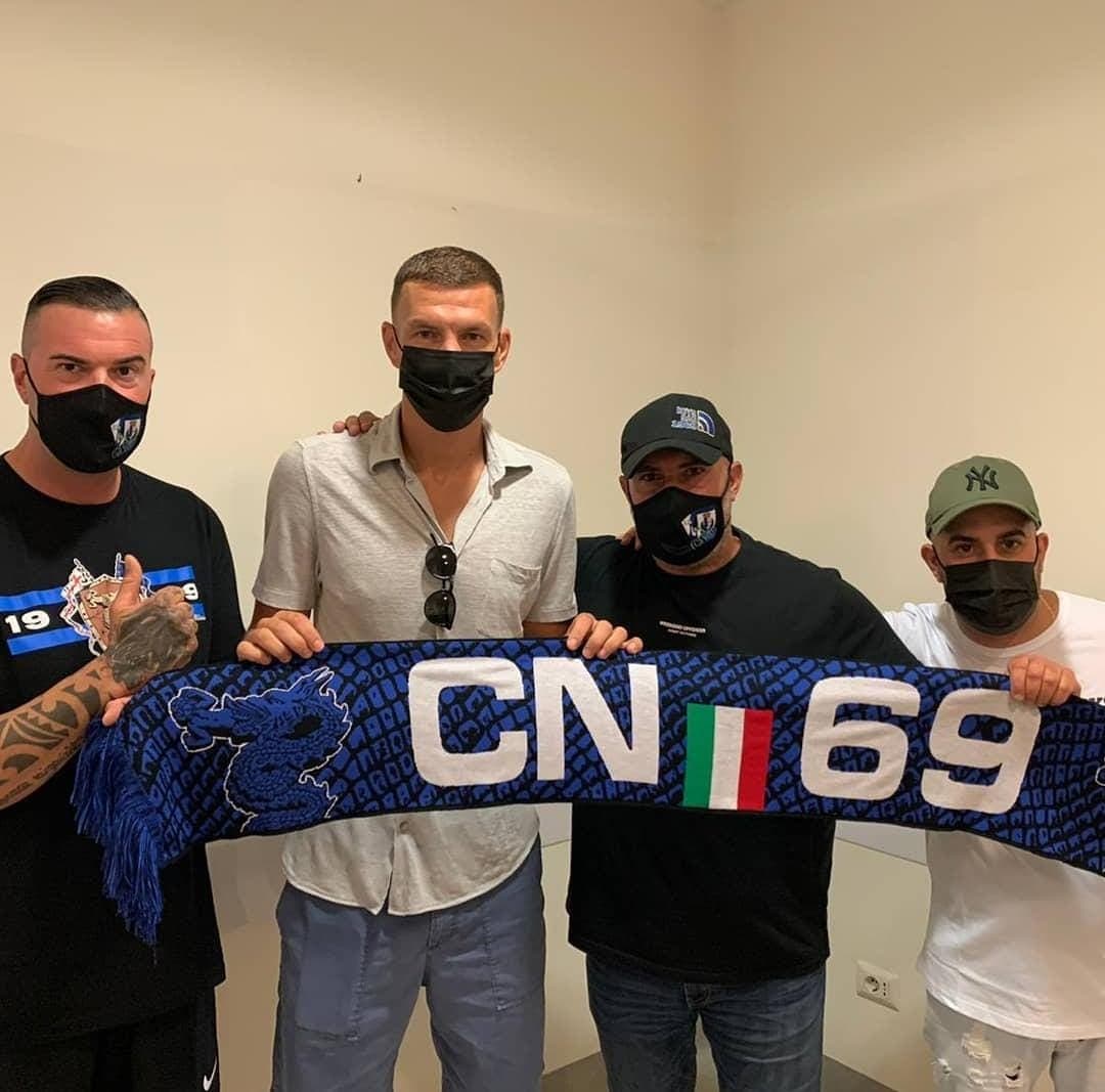 Džeko s vođama „Curve nord“, najvatrenije grupe navijača Intera - Avaz