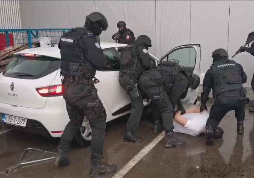 Pušten na slobodu "prljavi inspektor” koji je uhapšen s pripadnikom Škaljarskog klana