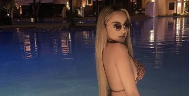 Maya Berović objavila fotografiju s bazena: Bila je sama i bila je noć