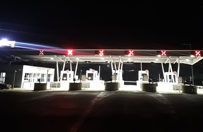 Kabadahija iz BMW-a nije htio platiti putarinu, napao blagajnika iz naplatne kućice