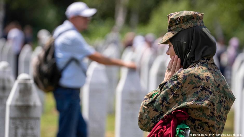 NZZ: Međunarodna zajednica je suodgovorna za genocid u Srebrenici