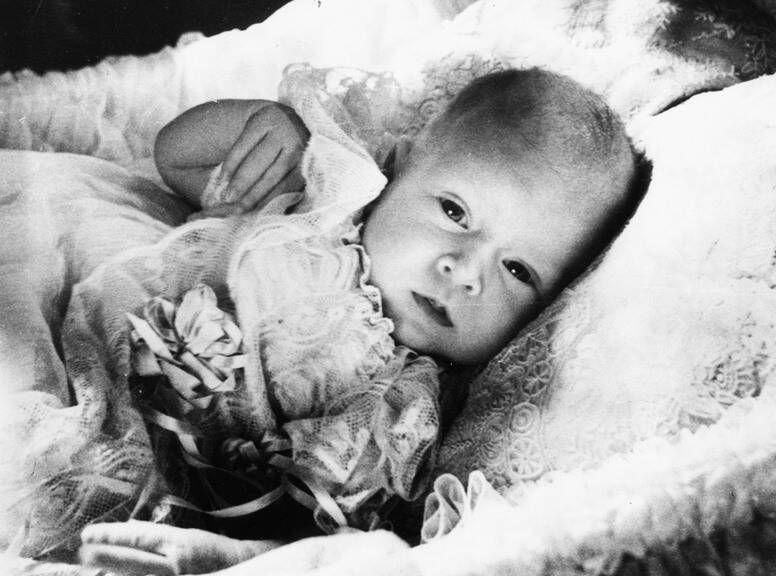 Pogledajte kako su izgledale kraljevske bebe kroz historiju