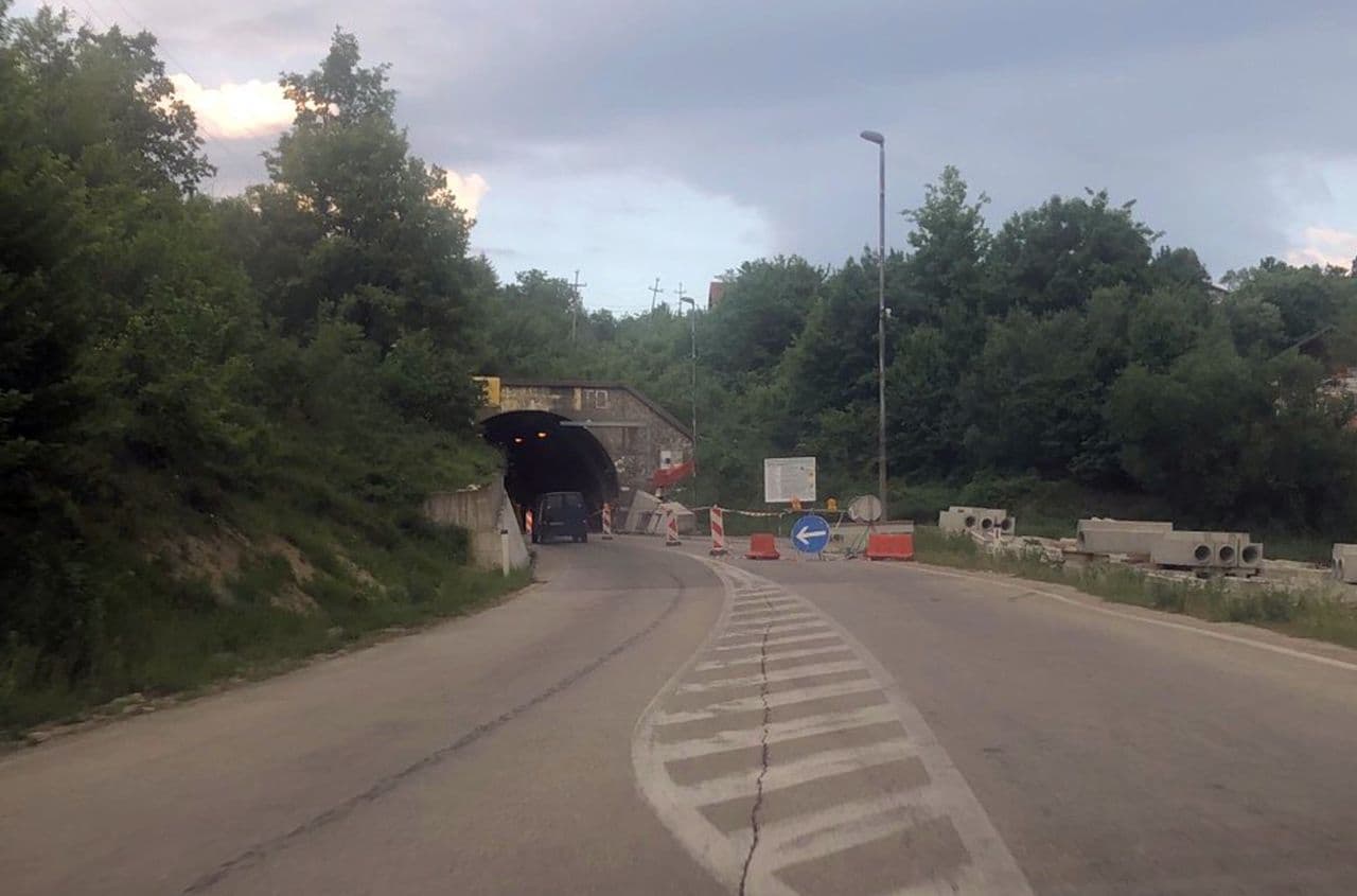 Obustavljen saobraćaj zbog radova u tunelu Čaklovići
