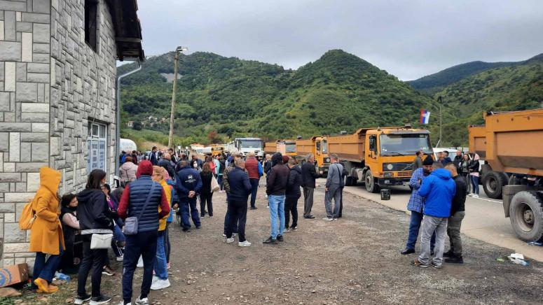 Noć na Jarinju i Brnjaku protekla mirno, specijalci Rosu i dalje osiguravaju granične prijelaze