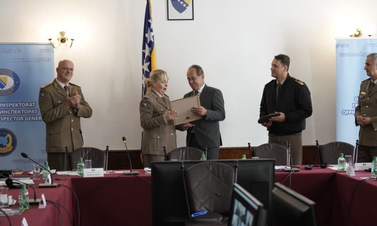 Inspektorici Ramić uručeno priznanje vrhovnog komandanta snaga NATO-a za Evropu