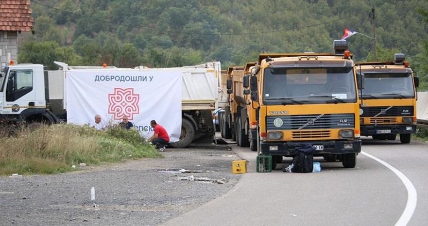 Kosovo: Na Jarinju mirno, put još uvijek blokiran