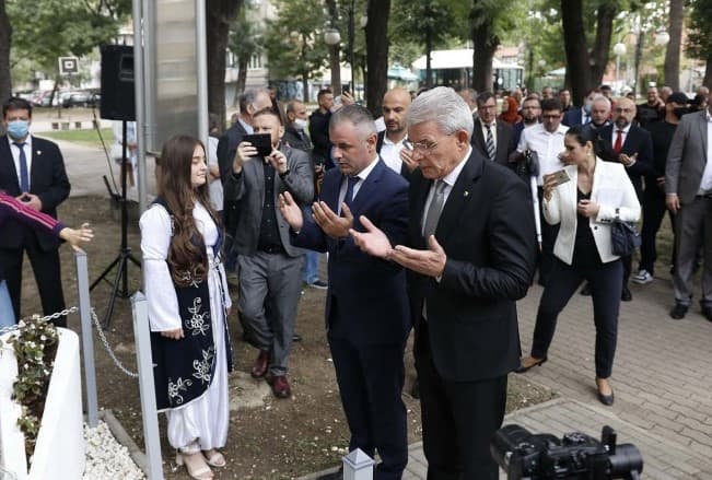 Džaferović: Barbarski je vrijeđati žrtve i osporavati genocid