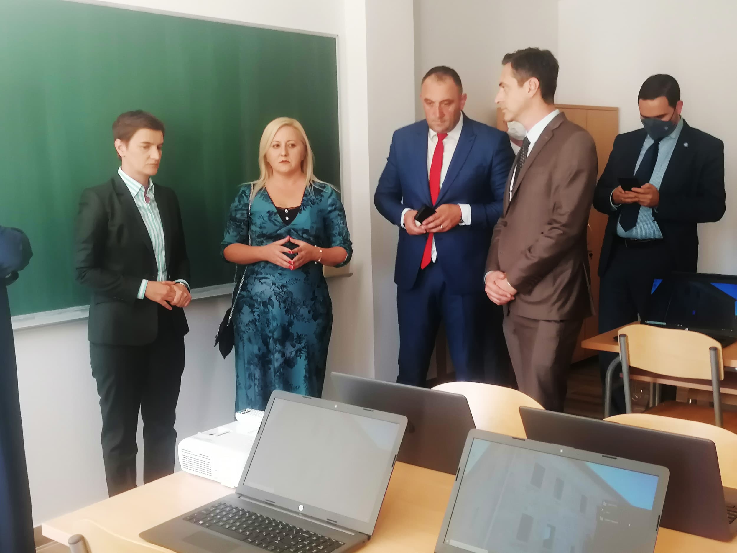 Posjetila i "Prosvjetinu" školu - Avaz
