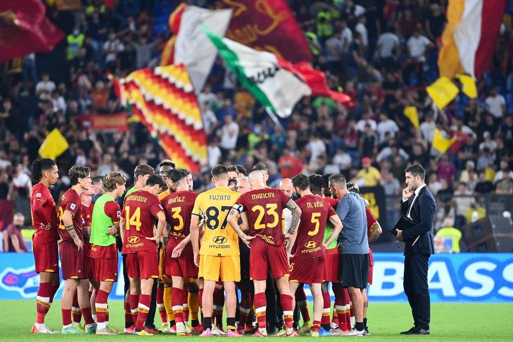 Zanimljiv transparent osvanuo na Olimpiku: Navijači Rome omiljenog trenera pretvorili u Italijana