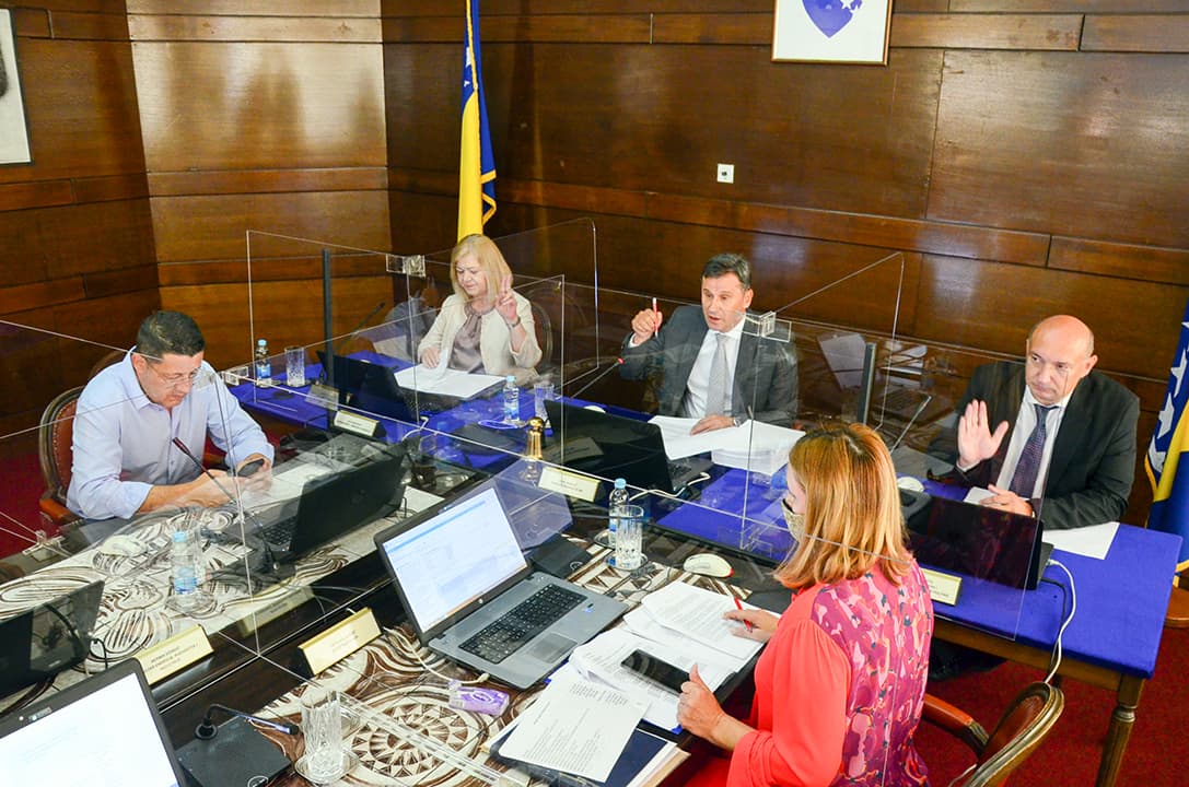 Ekspert ustavnog prava Nedim Ademović za "Avaz" pojašnjava: Može li Vlada FBiH raditi bez tri ministra