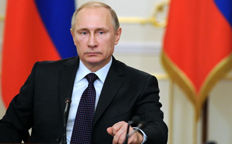 Putin kašljao tokom televizijskog prenosa: "Ne brinite, od hladnoće je"