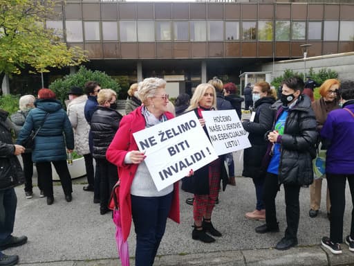 Održani mirni protesti oboljelih od reumatskih bolesti: Tražimo sastanak sa premijerom Novalićem