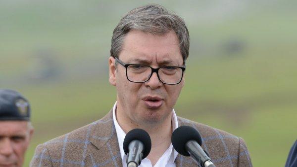 Vučić stigao u kasarnu u Raškoj, obišao jedinice vojske i Žandarmerije