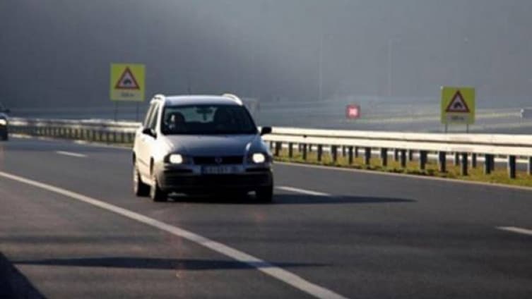 Stanje na putevima u BiH: Smanjena vidljivost zbog magle, učestali odroni zemlje ili kamenja