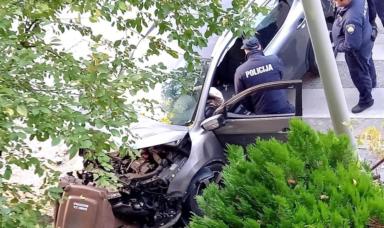 Vozilom se zabio u zid: Žalio se da ga je žena ostavila, svjedoke nezgode gađao opušcima