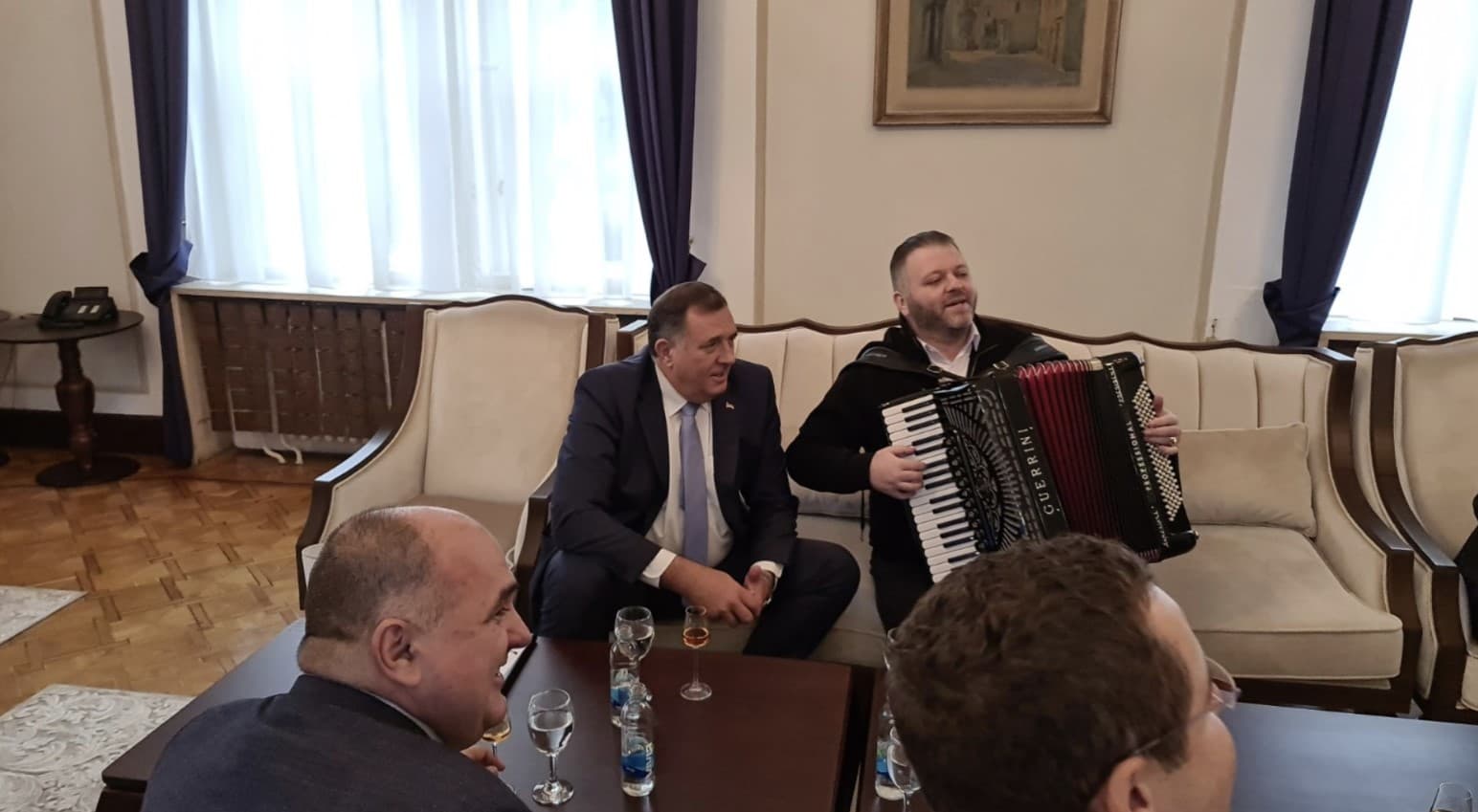 Dodik ispunio obećanje i doveo harmonikaša u Predsjedništvo BiH