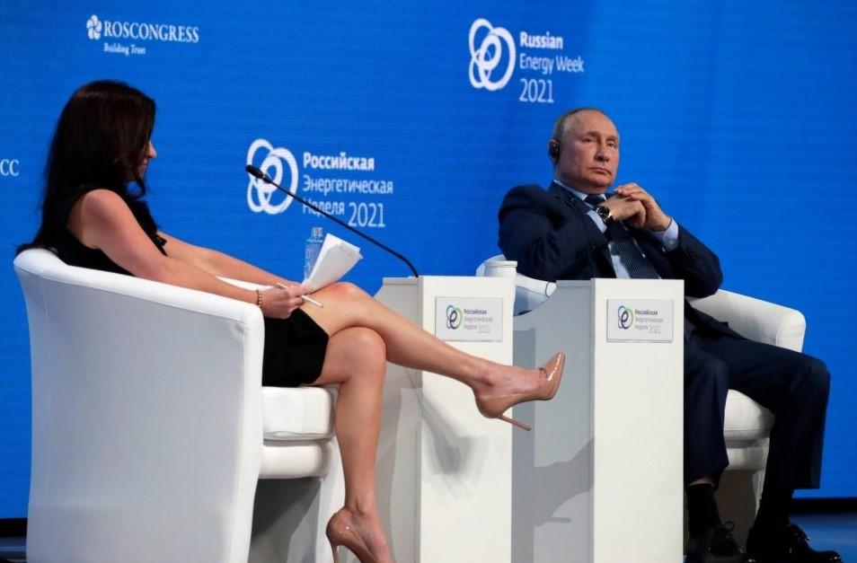 Rusi napali voditeljicu: "Dodirivala je kosu i oblizivala usne kako bi omela Putina"