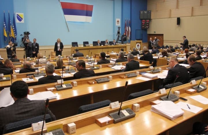 Danas posebna sjednica NSRS: Na dnevnom redu oduzimanje nadležnosti Agenciji za lijekove i medicinska sredstva BiH