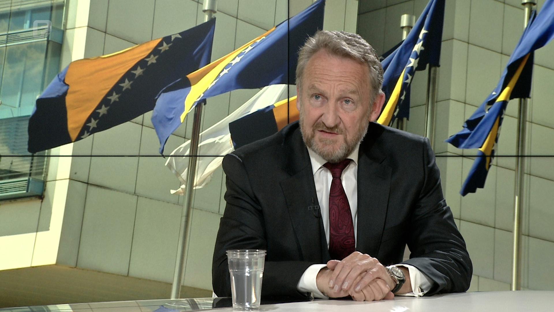 Izetbegović: Pregovarati neću, razgovarati hoću, i s Vučićem, nebitno gdje