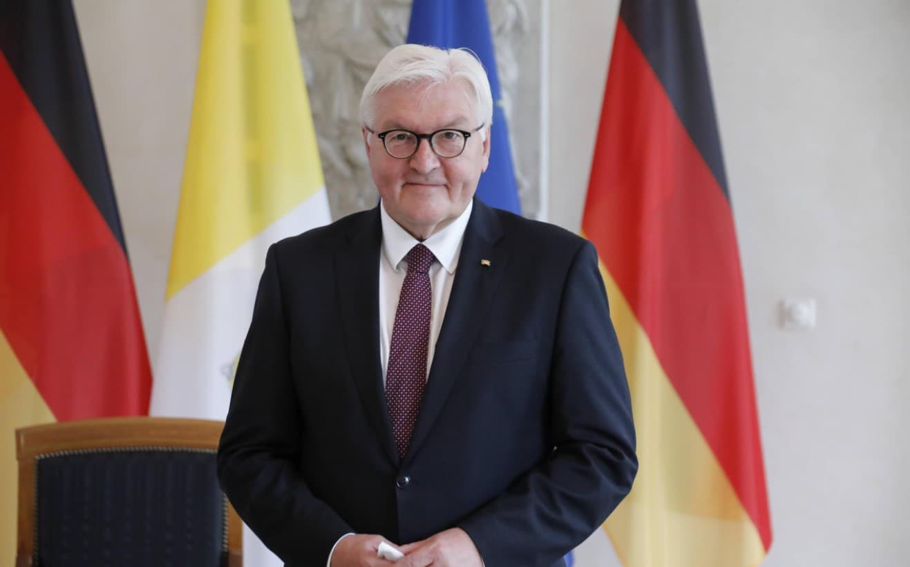 Frank Valter Štajnmajer - Avaz