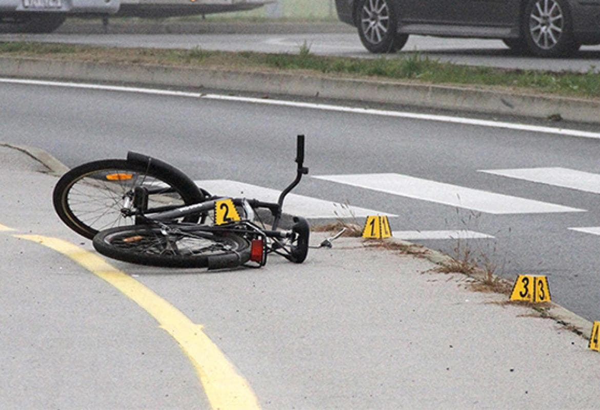 Tragedija kod Živinica: Biciklom udarila u stub ulične rasvjete i poginula