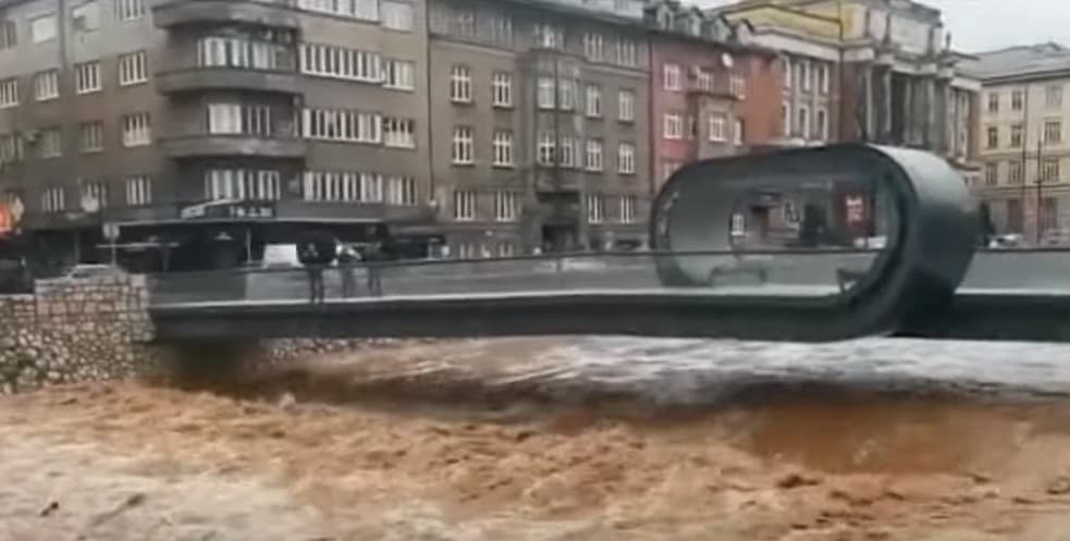Nabujala Miljacka prijeti pojedinim mostovima