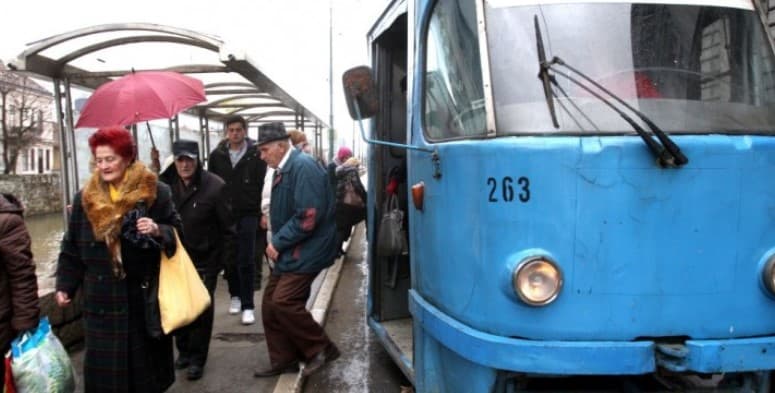 Situacija u saobraćaju se popravlja, otežan promet minibusa i autobusa