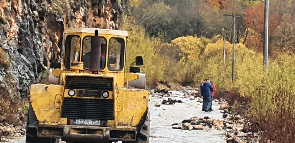 I danas brojni problemi na području općine Konjic: Blokiran put R-436 Borci-Kalinovik, u mjestu Dindol