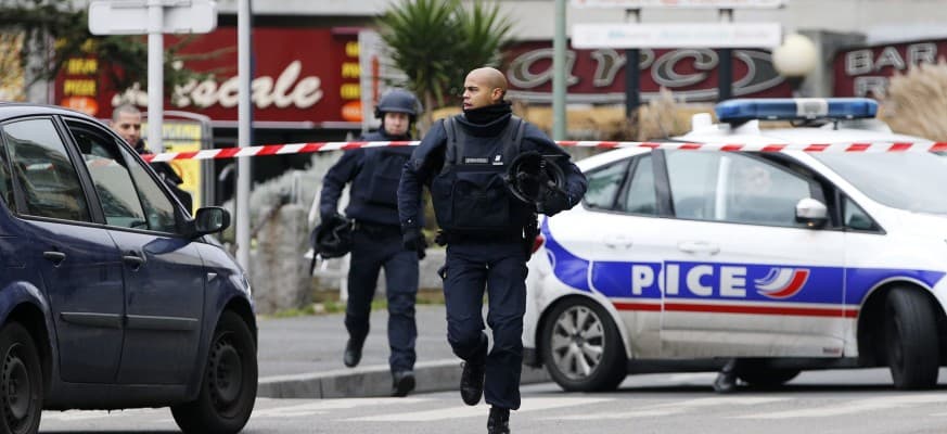 Nožem povrijedio policajca u Kanu, napadač neutralisan