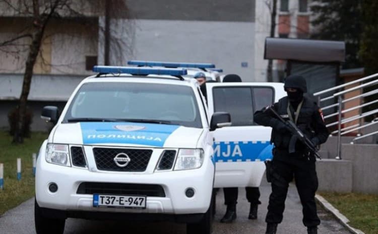 Policija pretresa kancelarije banjalučkog advokata Stojana Vukajlovića