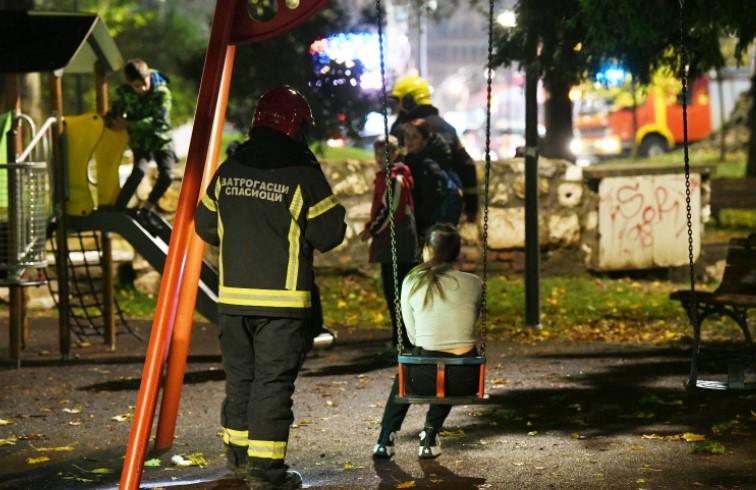 Djevojka se zaglavila u ljuljački, vatrogasci je jedva oslobodili