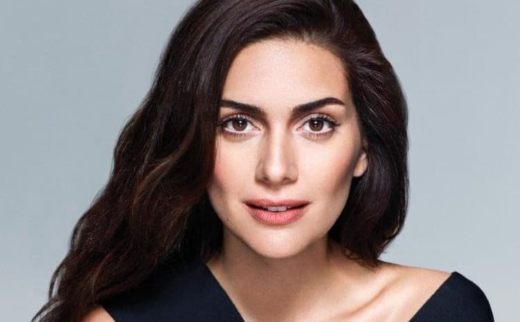 Potresna slika iz bolnice: Berguzar Korel uznemirila javnost, da li je malena Lejla dobro?