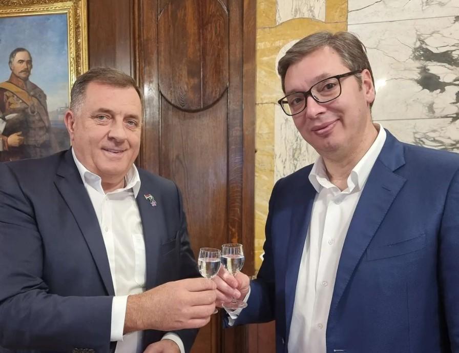 Vučić dunjevačom nazdravio s Dodikom povodom plasmana Srbije na Svjetsko prvenstvo