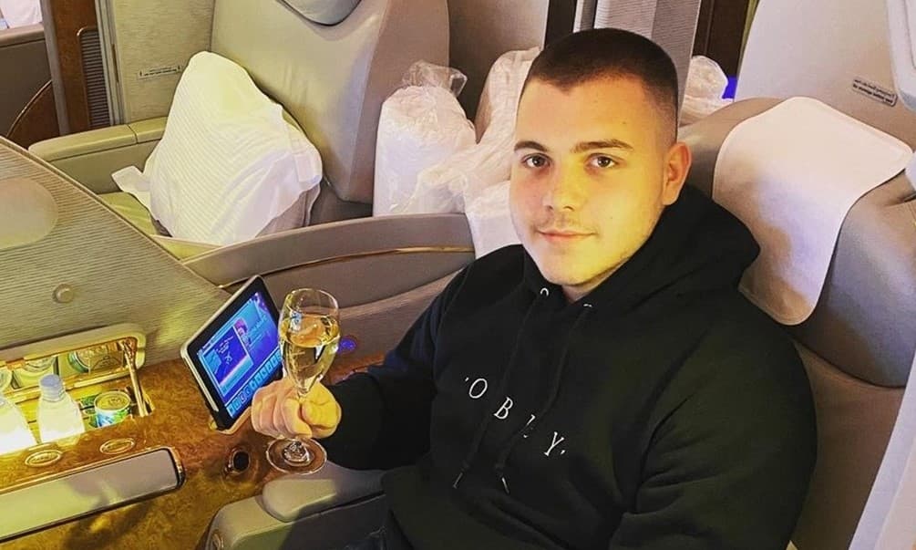 U zagrljaju glumice: Viktor Živojinović je slobodan momak