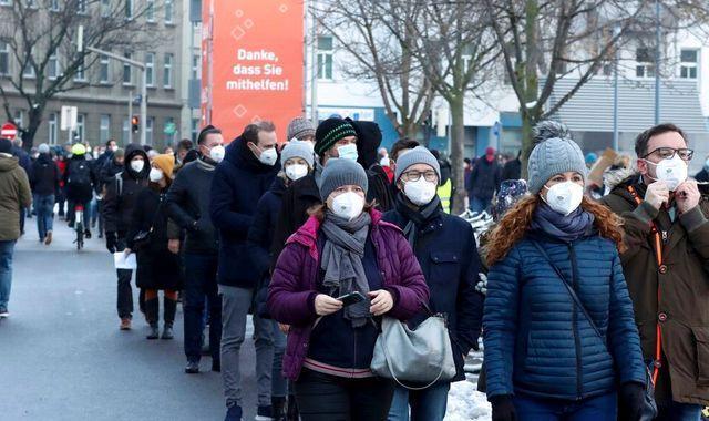 Većina zaraženih delta plus sojem nema klasične simptome covida