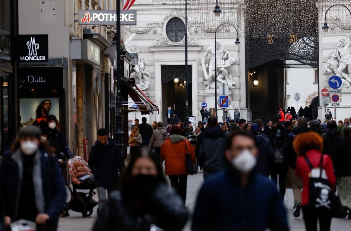 Protesti u Parizu protiv restrikcija zbog korone u Austriji