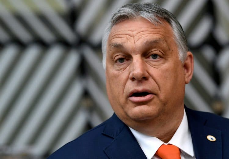 Orban: Na kraju će se svi morati vakcinisati ili će umrijeti