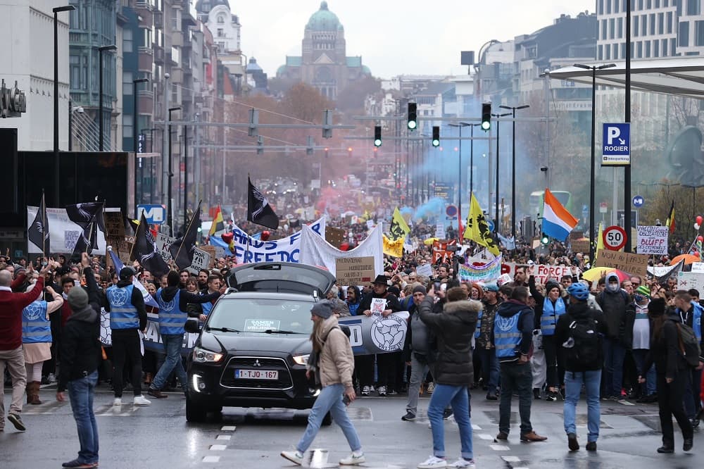 Brisel: Desetine hiljada ljudi na demonstracijama protiv kovid-mjera