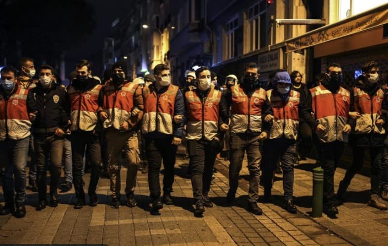 Policija razbila proteste, demonstranti tražili ostavku Erdoana